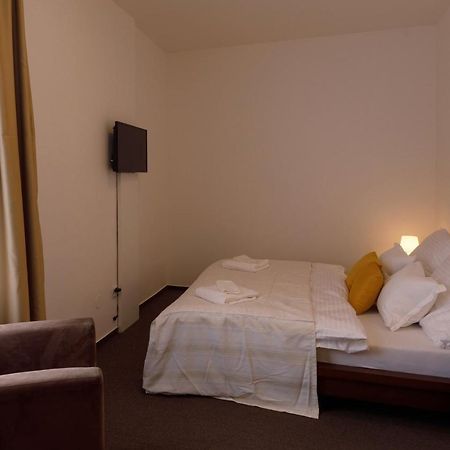 Litvan Sunset Apartments Ceske Budejovice Extérieur photo